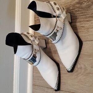 Eccentric Boots With Silver Beads! Sz.7.5!